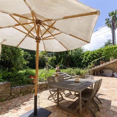 Cap D'antibes - Charming Property, Pool, Garden بيت للعطل